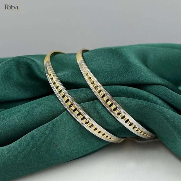 Ritvi Gold Bangle (R25)