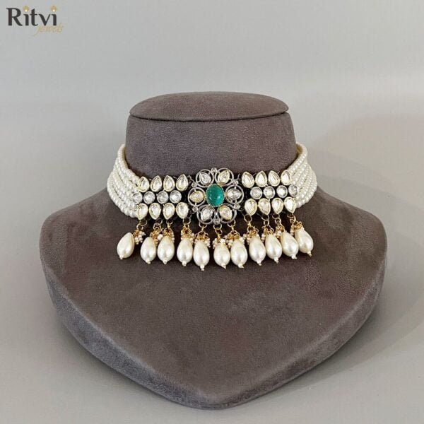 Sakshika Kundan Pearl Choker Set