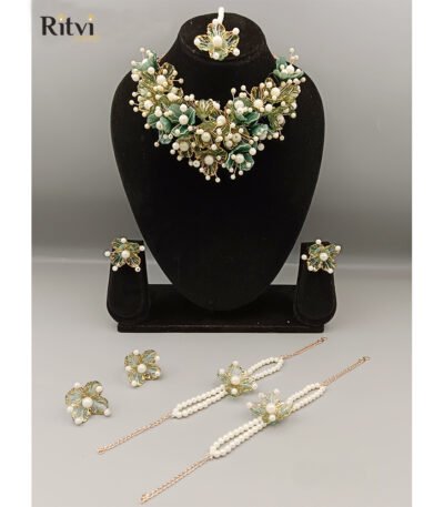 Crystal floral jewellery set